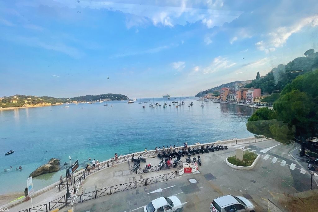 A view of Villefranche-sur-Mer from Villefranche-sur Mer train station