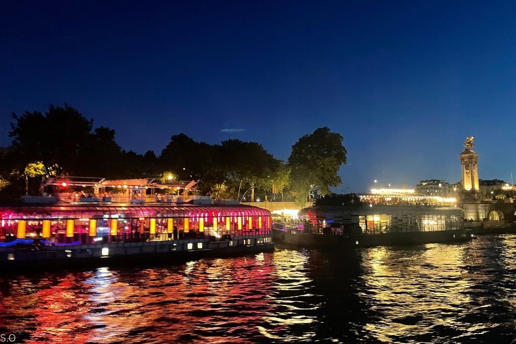 River boats at night in the Seine river
